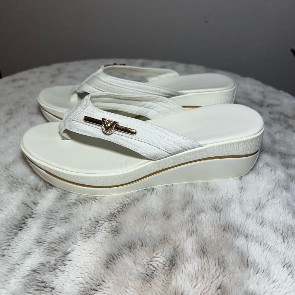 Casual Sandals Slip On Thong Arch Support, Light Weight  7 Sz  Missing